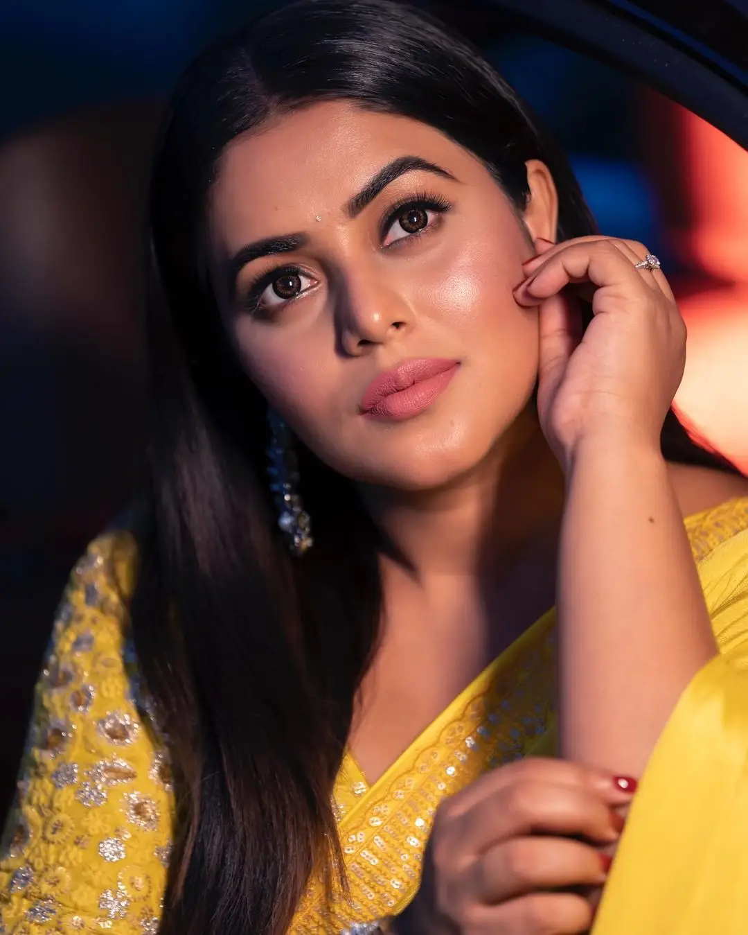 Malayalam Girl Shamna Kasim In Beautiful Jewellery Yellow Designer Saree
